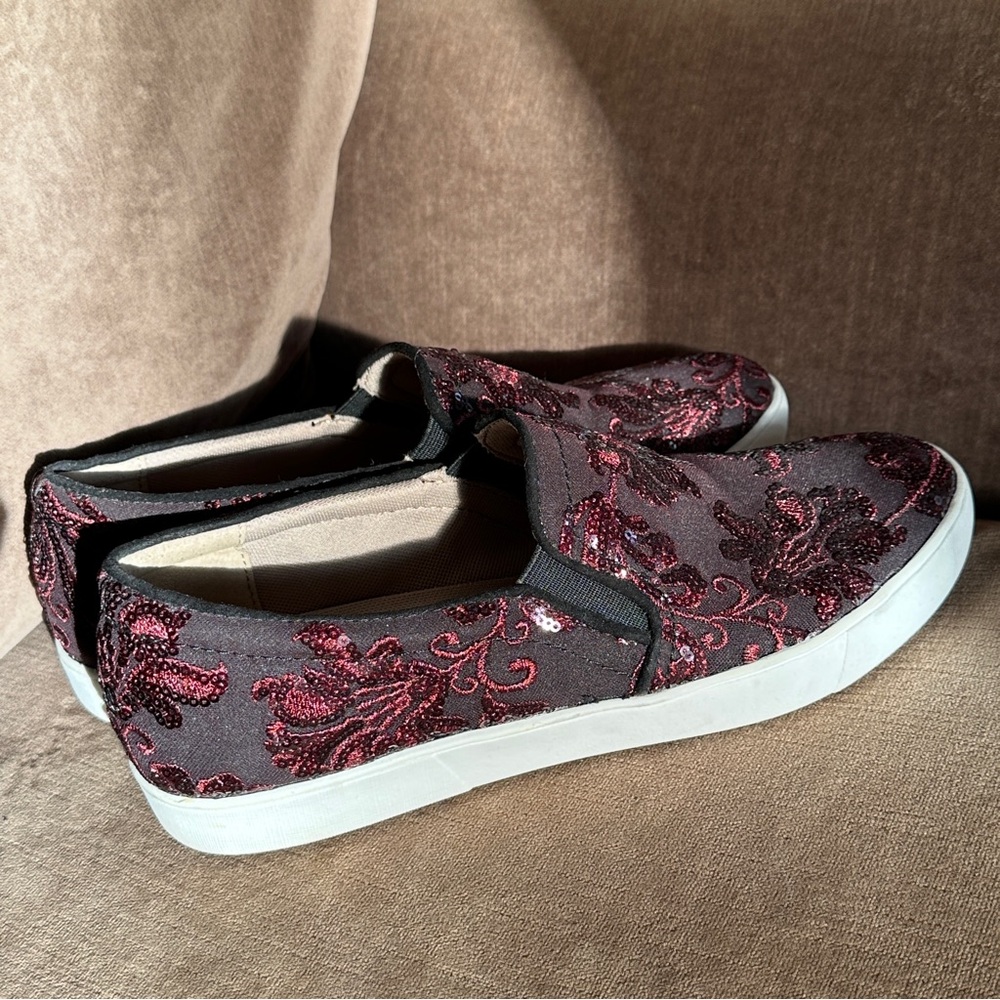 EUC Naturalizer Marianne sneakers, black w/ burgundy embroidery/sequins, 9